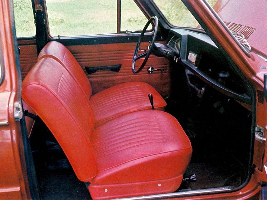 Интерьер ЗАЗ-968А Запорожец 1974 года  (фото 4 из 10)
